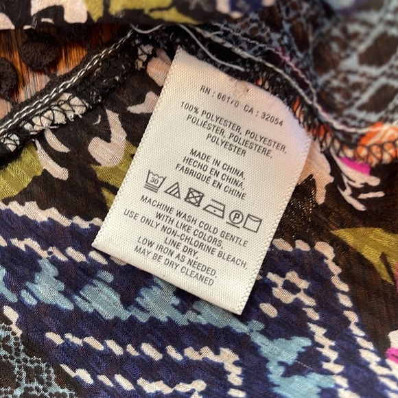 Anthropologie Vanessa Virginia Tribal Global Print Lace Top 3/4 sleeve 8 - Picture 11 of 11